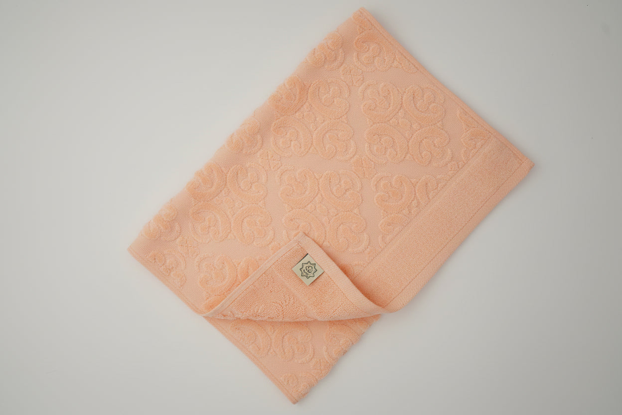 Soft Peach Damask Jacquard Towel – 70 × 140 cm