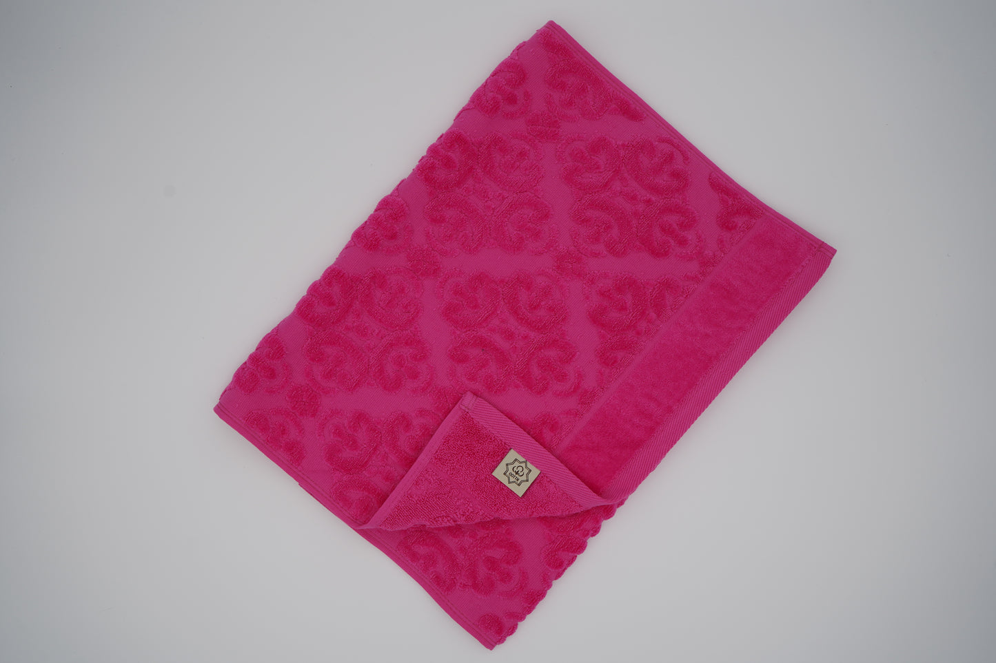 Fuchsia Pink Damask Jacquard Towel – 70 × 140 cm