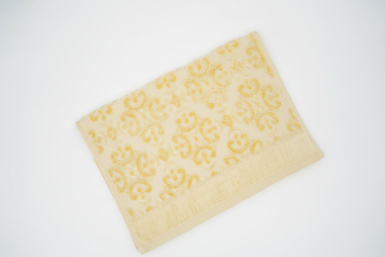 Ivory Damask Jacquard Towel – 70 × 140 cm