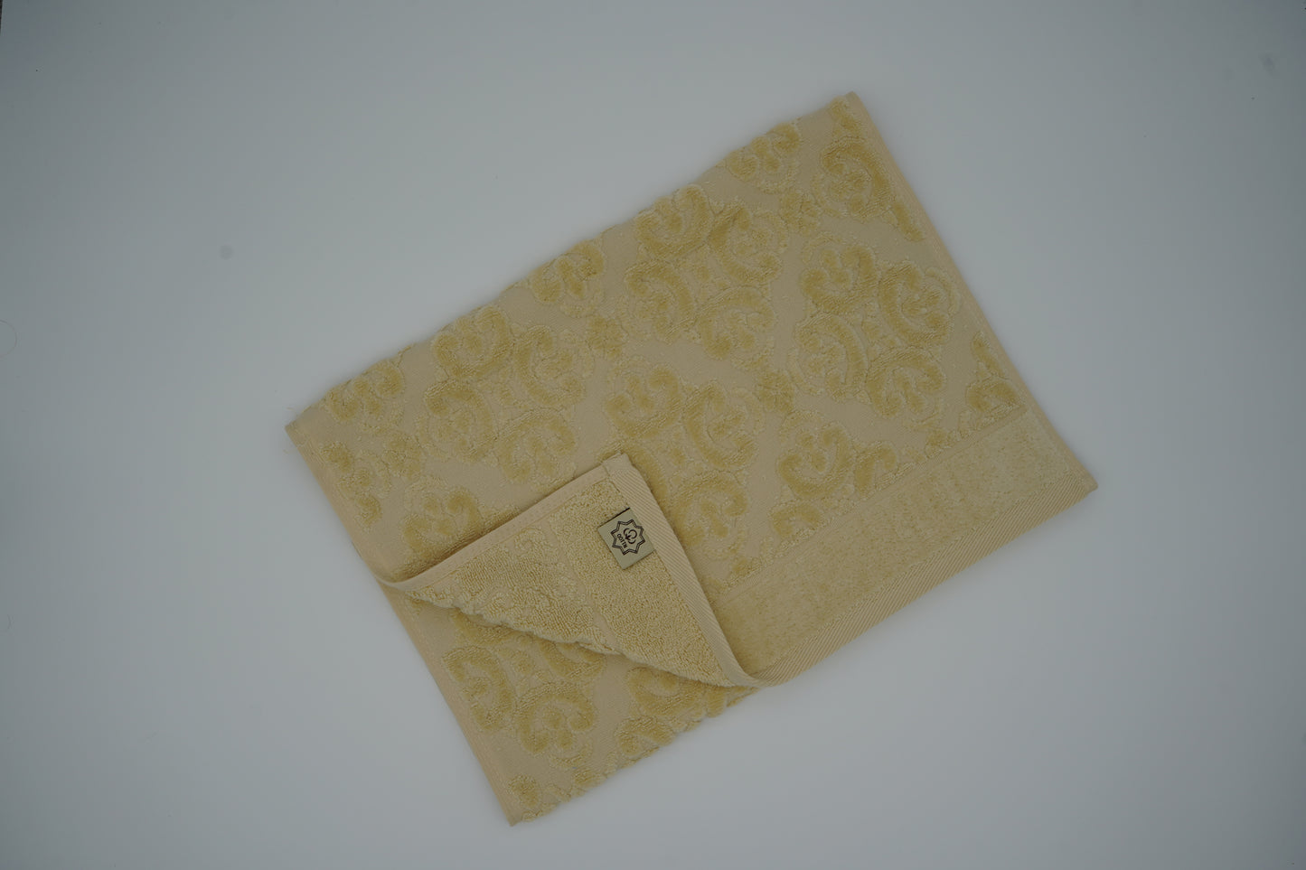 Ivory Damask Jacquard Towel – 70 × 140 cm