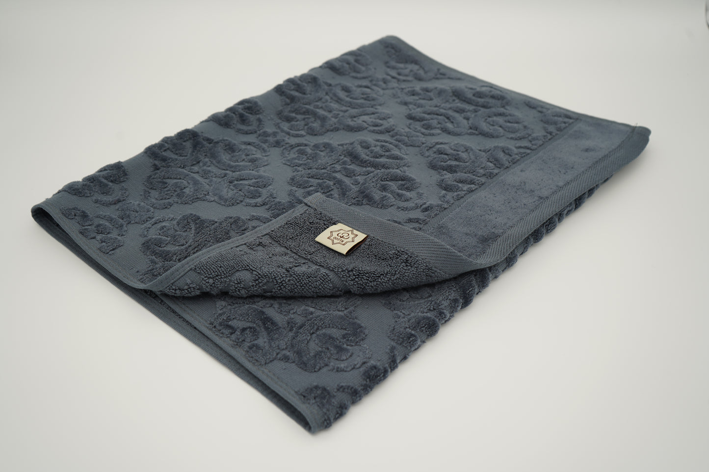 Charcoal Grey Damask Jacquard Towel – 70 × 140 cm