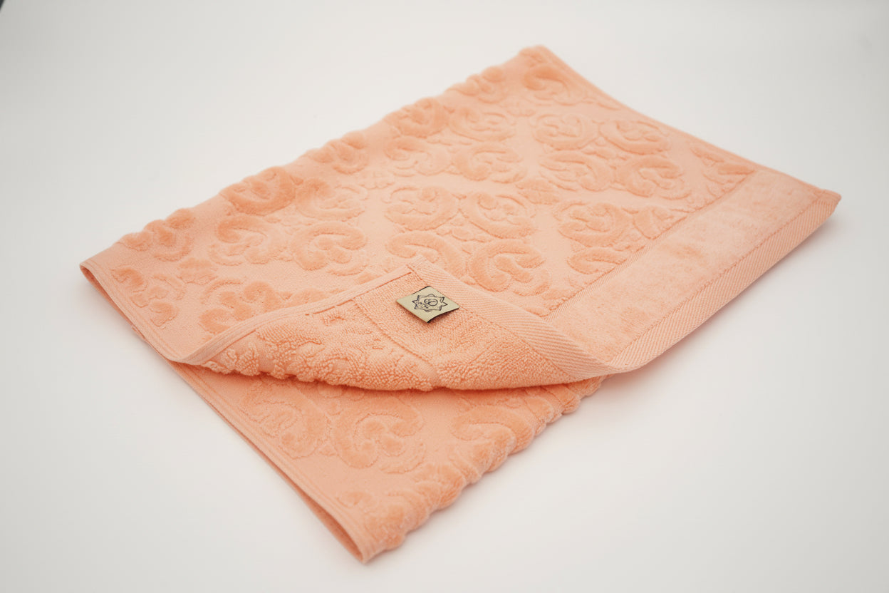Soft Peach Damask Jacquard Towel – 70 × 140 cm