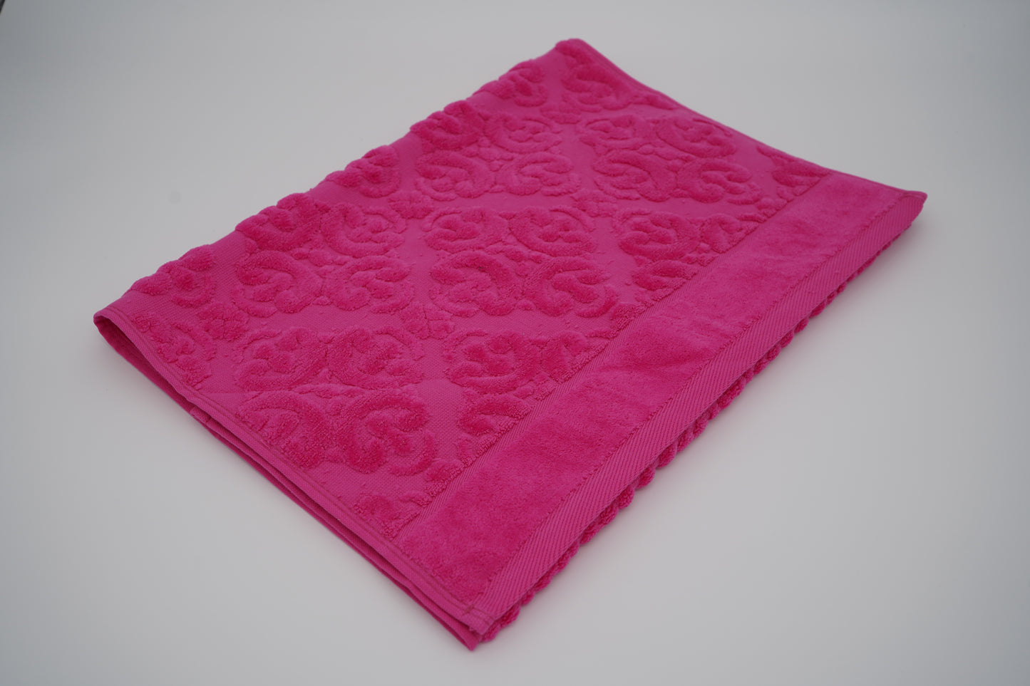 Fuchsia Pink Damask Jacquard Towel – 70 × 140 cm