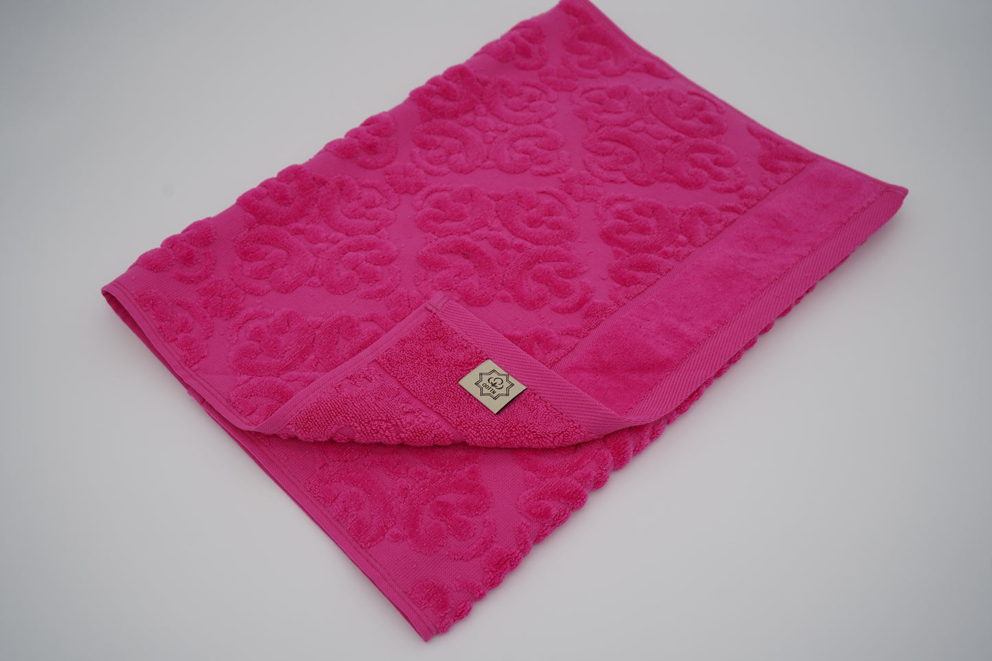 Fuchsia Pink Damask Jacquard Towel – 70 × 140 cm