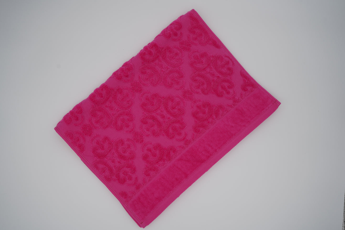 Fuchsia Pink Damask Jacquard Towel – 70 × 140 cm