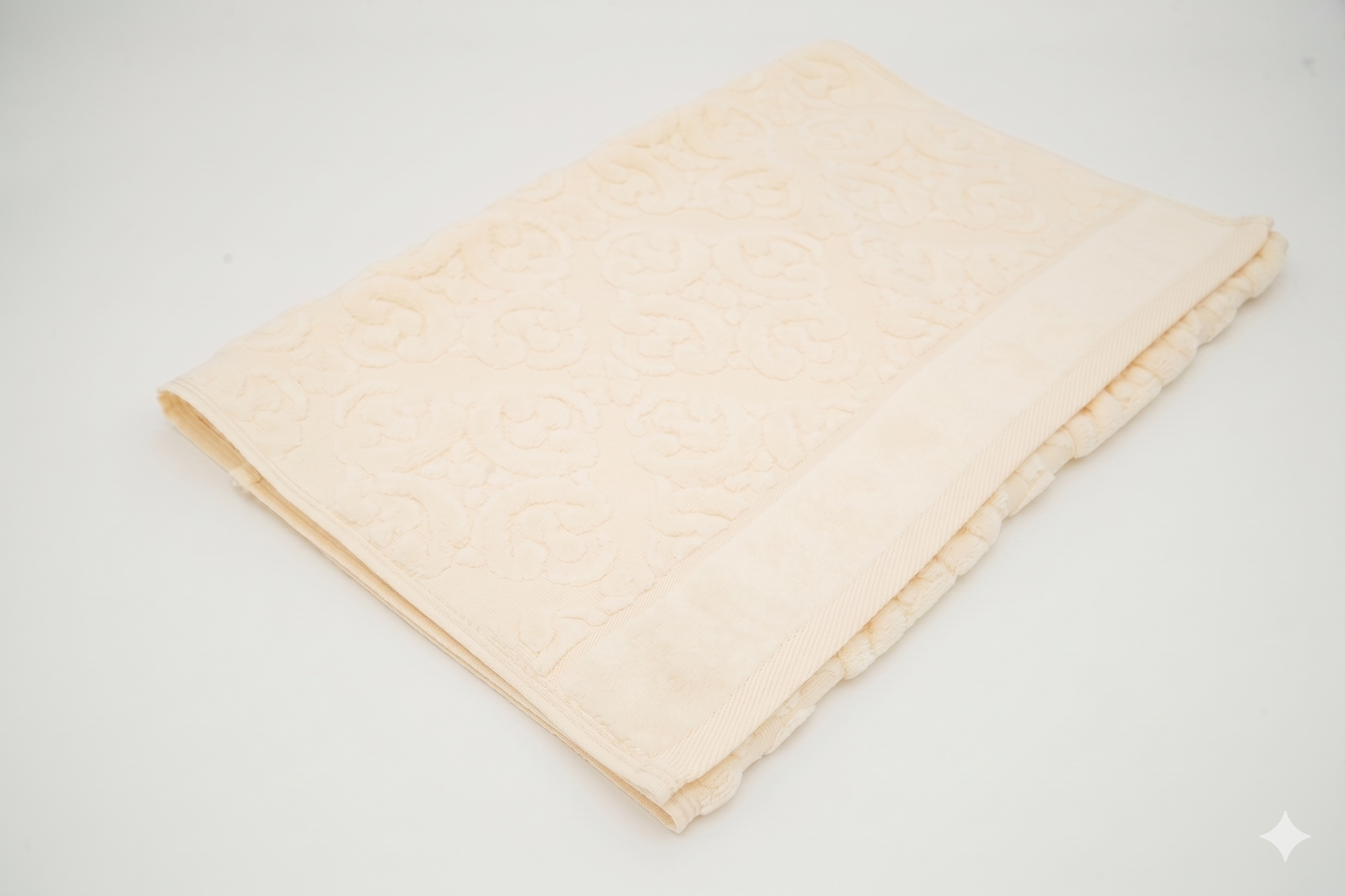 Cream Ivory Damask Jacquard Towel – 70 × 140 cm